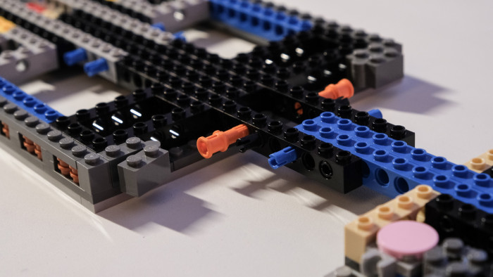 Orange Pins verbinden mehrere Module. (Bild: Oliver Nickel/Golem.de)